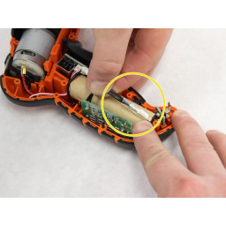 Замена платы контакта батареи Black and Decker LI4000